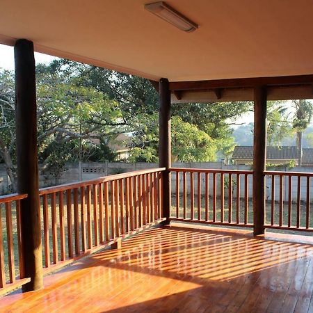 Laudin'S View Hotel Umtentweni Bagian luar foto