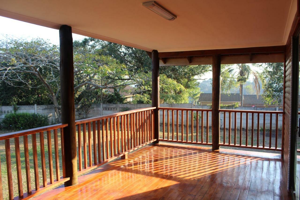 Laudin'S View Hotel Umtentweni Bagian luar foto